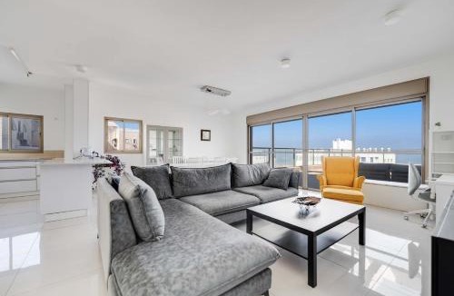 Ashdod Apartment | Spacious Sea-View Penthouse + Big Balconies