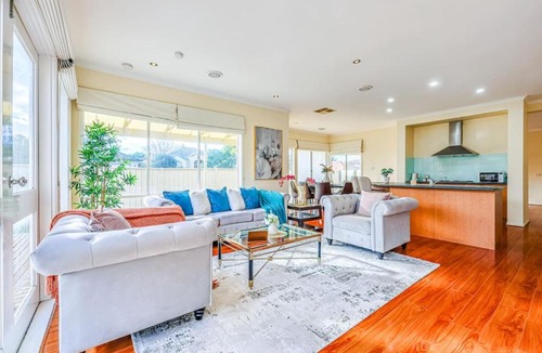 Point Cook Apartment | StayAU Spacious Home BBQ&Backyard Pet-friendly