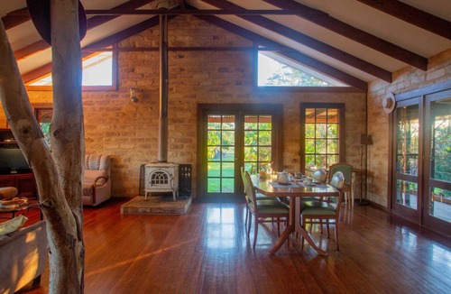 Possum Brush Cottage | Stone Cottage Wallaby Ridge Hideaway Retreat