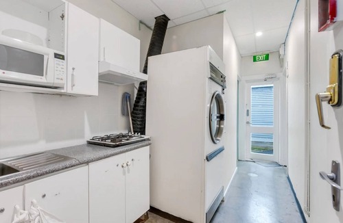 Adelaide Central Business District Cabin | Studio 5 - Wright Lodge