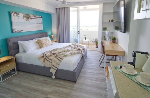 Cairns Central Business District Apartment | Sunset View Studio in Cairns City