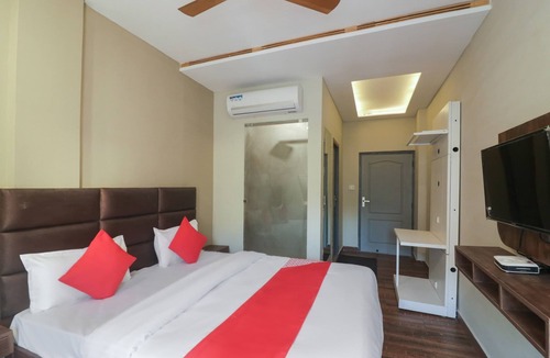 Rishikesh Hotel | The Clock Tower Rooms & Cafe ★