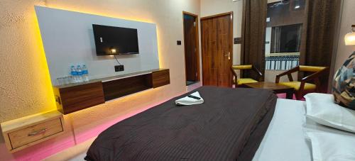 Chamoli Hotel | The Days