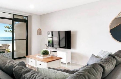 Encounter Bay House | Three Level Esplanade Magic with Stunning Views