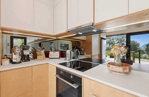Coningham House | Tranquility Base - 1 Bedroom Unit - Beachside