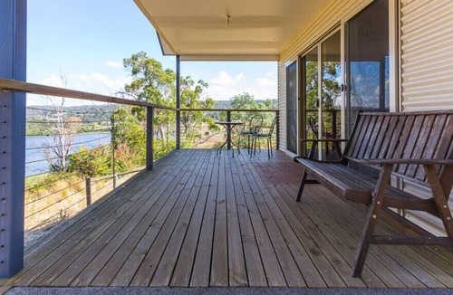 Riverside House | Tranquility Gardens Cabin Retreat 1 bedroom
