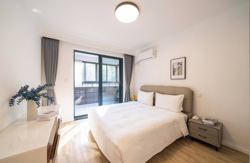 Changning Bed & Breakfast | Tyms Tianshan 2BR Residence near Metro