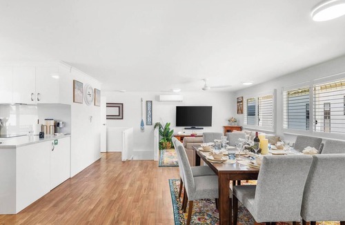 Slade Point House | Unit 2 (Barry) Beachside Mackay