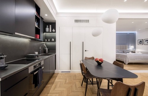 Ilisia Apartment | Vas. Sofias 96 · Chic central Athens apartment at