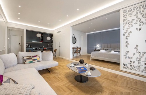 Ilisia Apartment | Vas. Sofias 96 · Chic central Athens apartment at