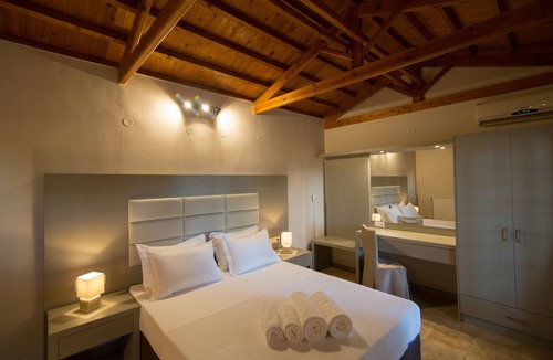 Skala Kallonis Hotel | Vicky Studios