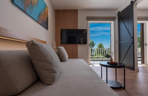 Varkiza Apartment | WALK2BEACH Riviera Beachfront Luxury Studio Suite - Steps to Yabanaki Varkiza