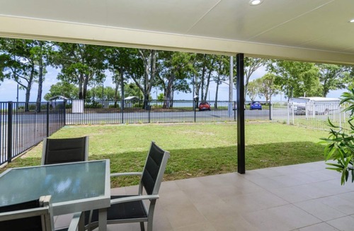 Bongaree Apartment | Waterfront Views From Ground Floor