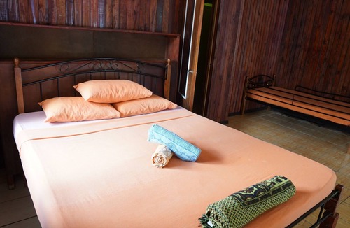 Naviti Island Hostel | White Sandy Beach Eco Lodge