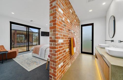 Mansfield House | Wild Wombat