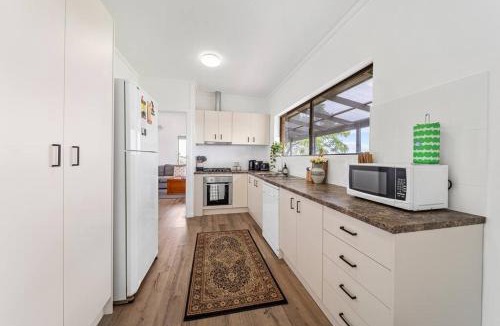 Willunga South Villa | Willunga House - Fireplace Vineyard Views