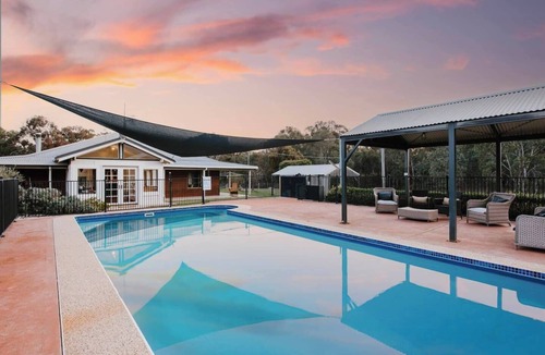 Budgee Budgee House | Wilpine Poolside Country Luxury near Town