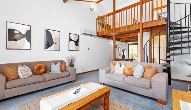 1 Cottesloe - steps from beach - sleeps 3 WIFI
