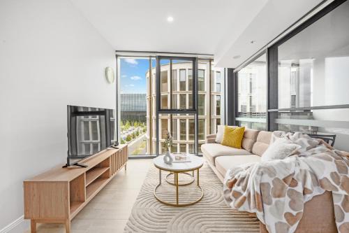 Chic 1BR in Canberra CBD w Pool, Gym n Parking