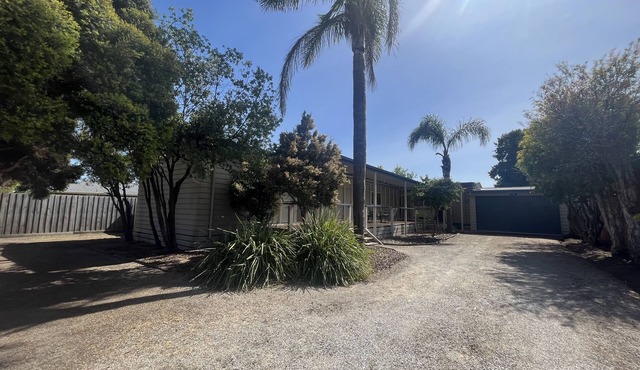 Classic beach Getaway - Close to winery region and beach!