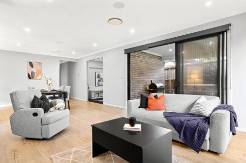 Extra Spacious Modern Retreat near Tallawong Metro
