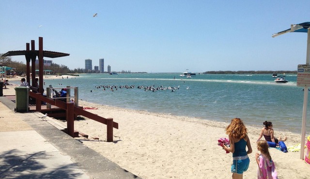 Gold Coast /Biggera Waters Private Apartment - Quiet Friendly River view