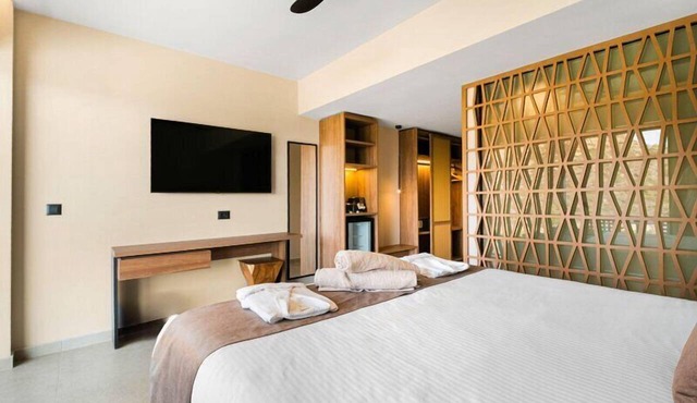 Harmony E Rock Hotel