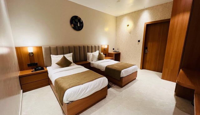 HOTEL SHREE JEE