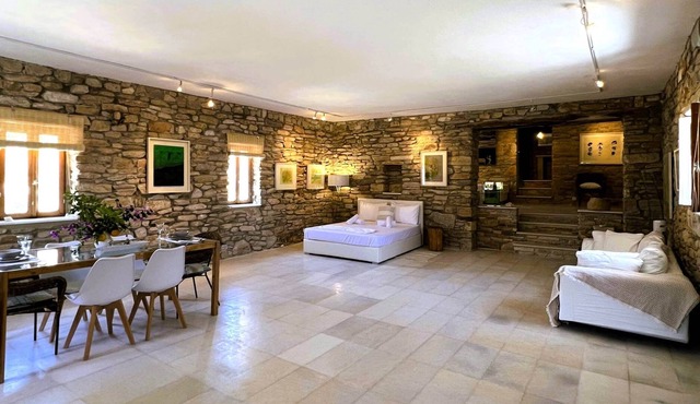 Ios Suite Atellier-Cozy Stone Retreat near the sea