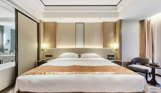 Ladisson Hotel Xinxiang Conference Center