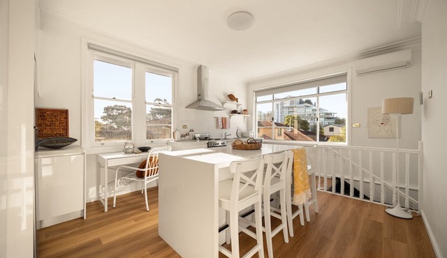 Light Filled 3-Bed Coastal Home at Brighton Beach
