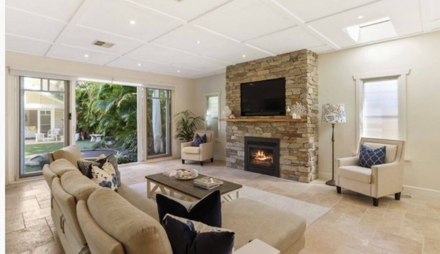Luxurious Beachside Oasis Sleeps 10