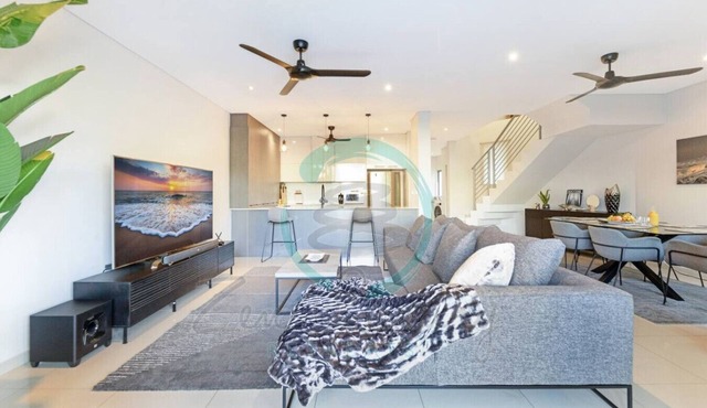 Luxurious & Cozy Retreat ~ Pool ~ Office ~ Parking