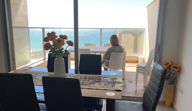 Luxury Beach Condo Netanya- 5 Minutes walk to Kikar, across from Beach Elevator