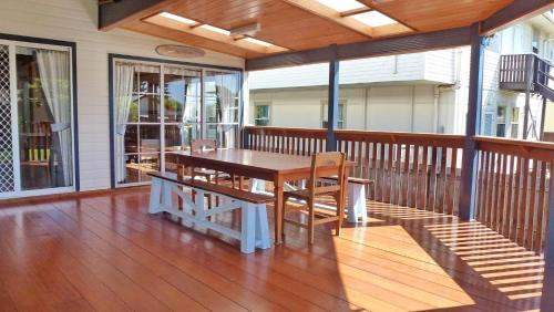 Mistys Beachside Cottage - Bring your own linen.