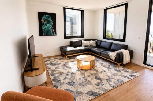 Modern 2BR 2Bath Apartment FREE PARKING Leafy Park Views