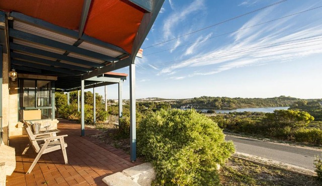 Moore Views - Stunning River Views