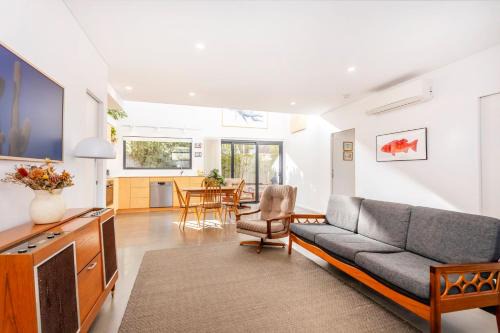 North Perth Lanehouse