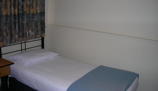 Overlander Hotel Motel