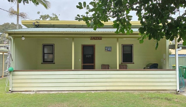 Pet Friendly Bungalow in quiet Street