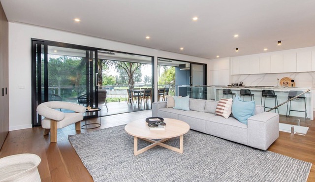 Pet Friendly - Sandringham Sunshine Escape