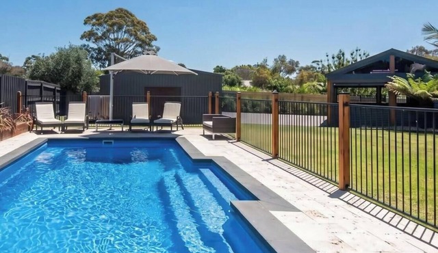 Pet Friendly - Waterfall Gully Retreat with Gas heated Pool