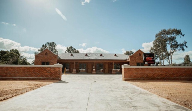 Red Waratah Accommodation