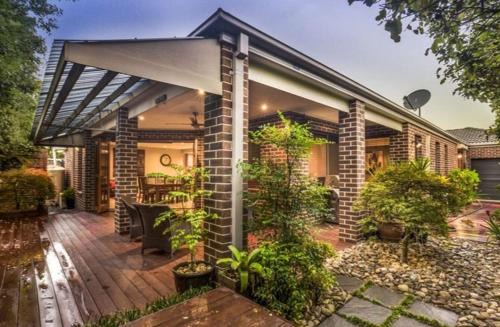 Spacious ex-display 5 BDR house,up to 15 guests, Fully AC- Williams Landing