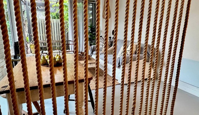 Studio-Couples Getaway Sunset Bar and Ferry. Dog friendly,small fee applies