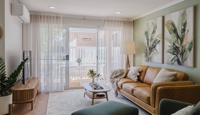 Sunset Poolside - Pool, Wi-Fi, Tennis Court, Walk to Mollymook Beach and Local Restaurants!