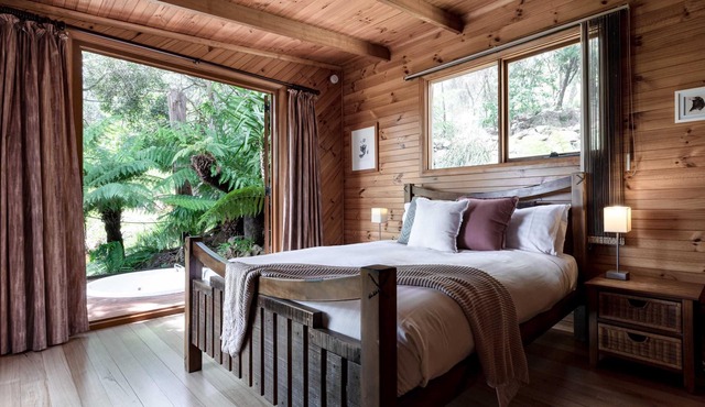 The Treehouse: A Mile Away & Only Minutes to town