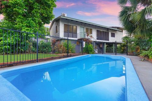 Tropica Oasis - Elevated Seaside Living with Pool