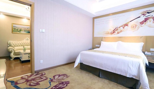 Vienna Hotel Pingxiang Lvyin Square