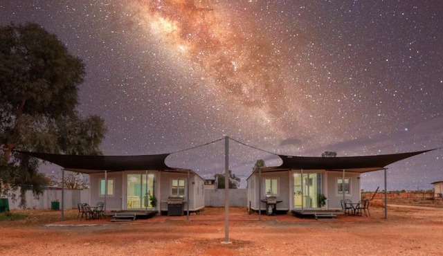 White Cliffs Self Contained Cabin Accommodation